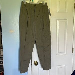 Liz wear ladies pleated pants. New with tags size 12